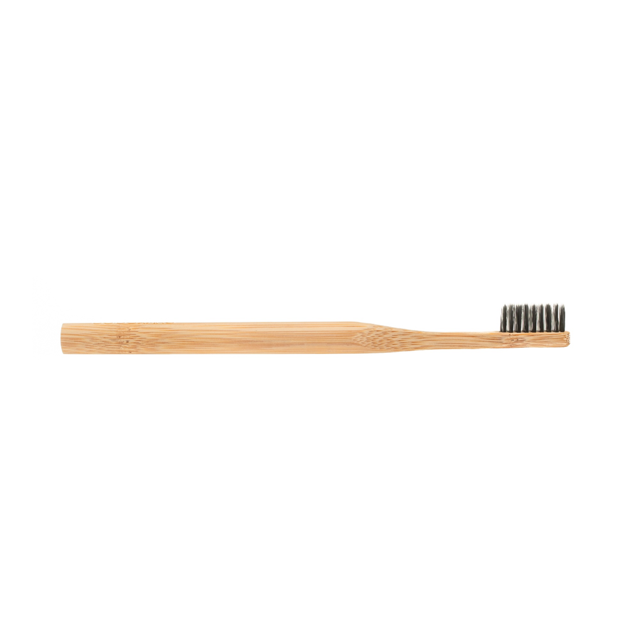 Afbeelding van een bamboe tandenborstel met Charcoco liggend